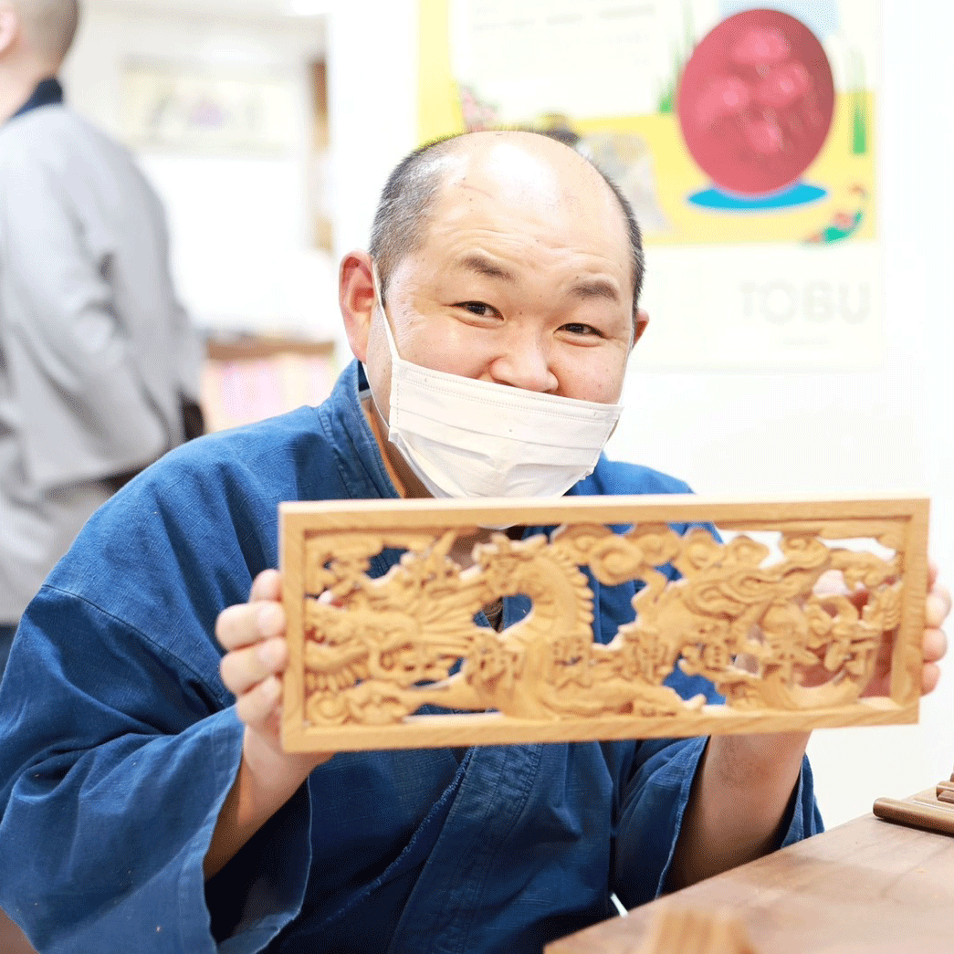 皇室献上の技を現代に 手作業が紡ぐ唯一無二の 「翠雲彫」 | GOOD JOB